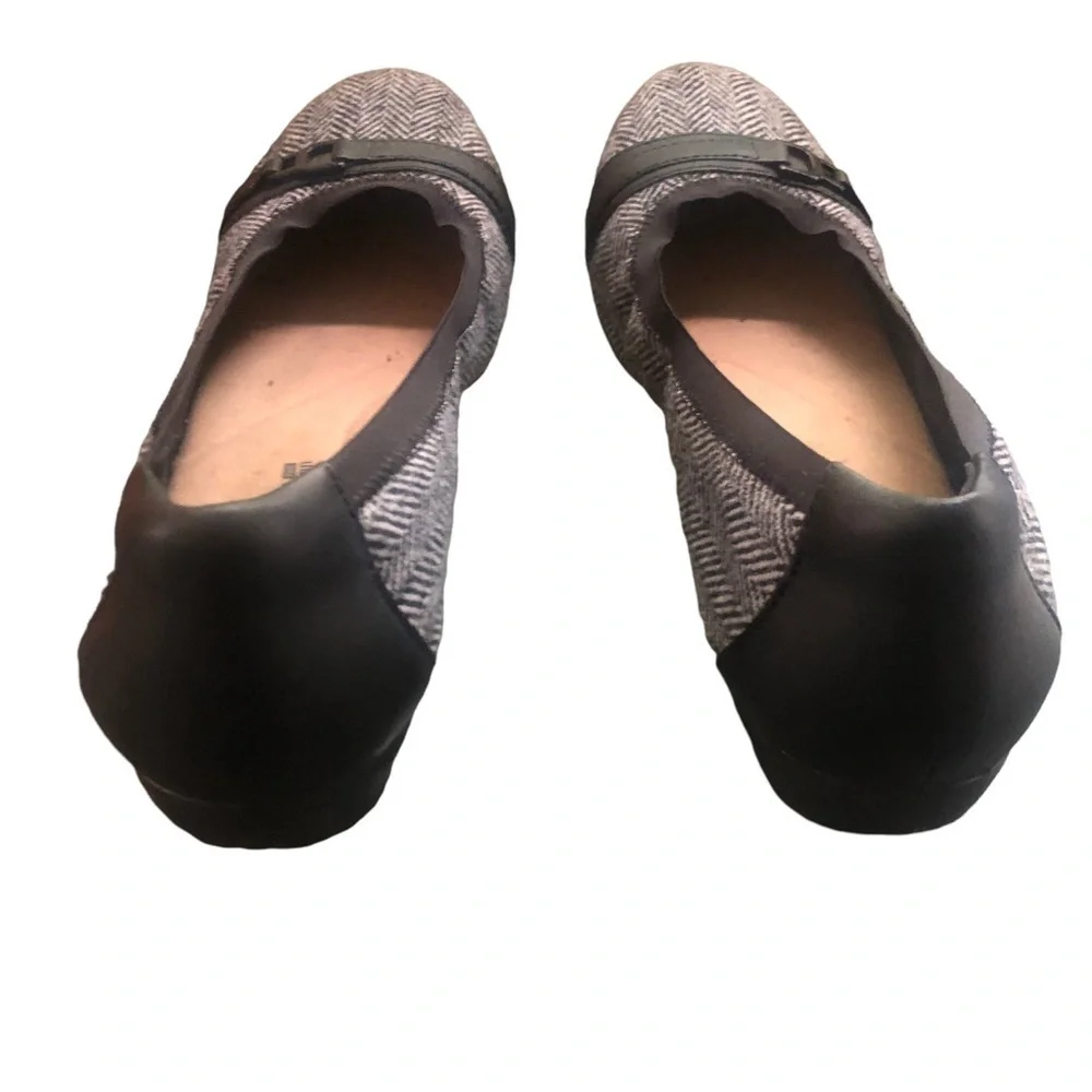 Beautiful Women’s Clark’s Wedge Gray Shoes Size 10 in Excellent Used Con…